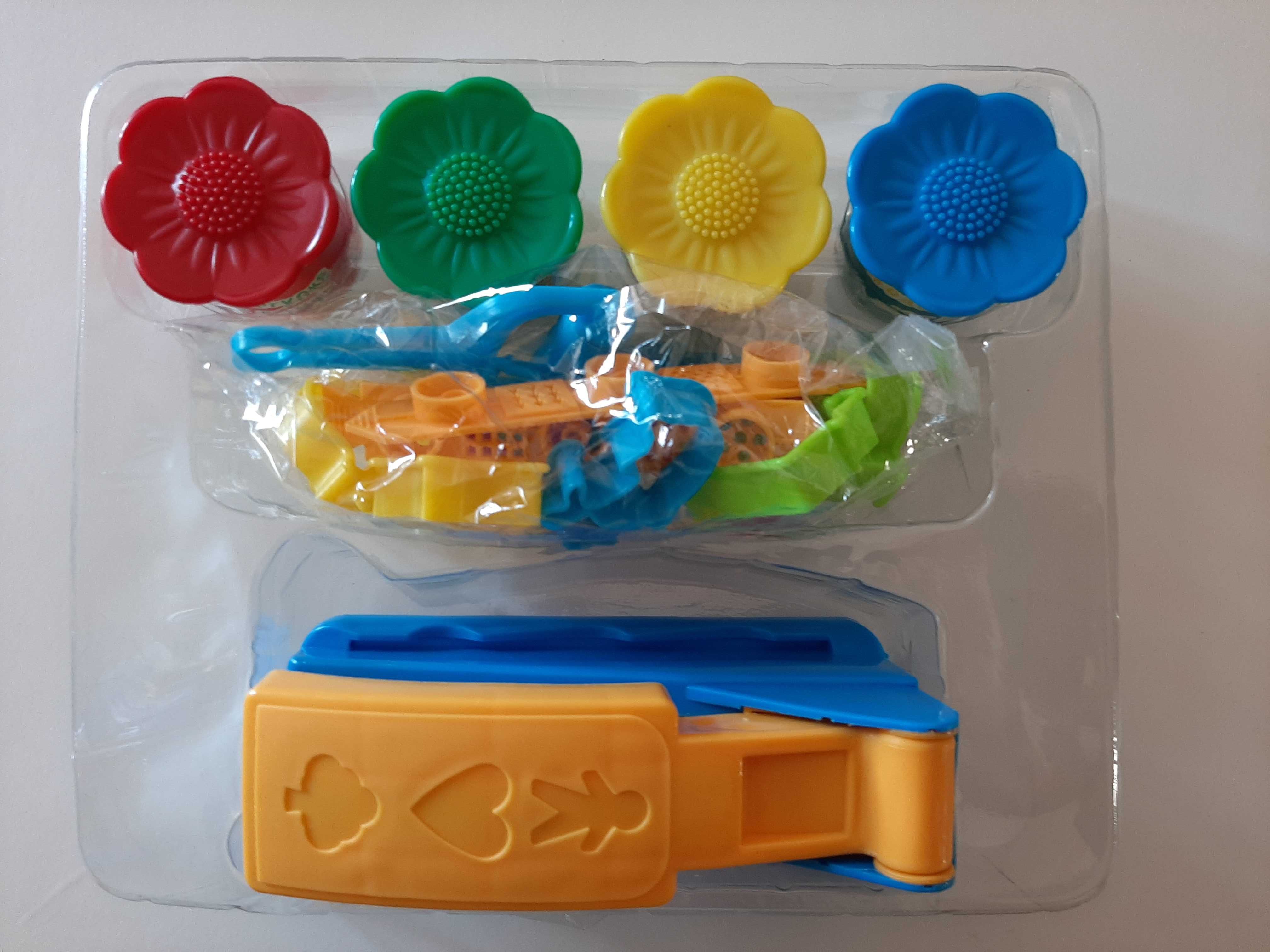 Kit de plasticina com moldes variados