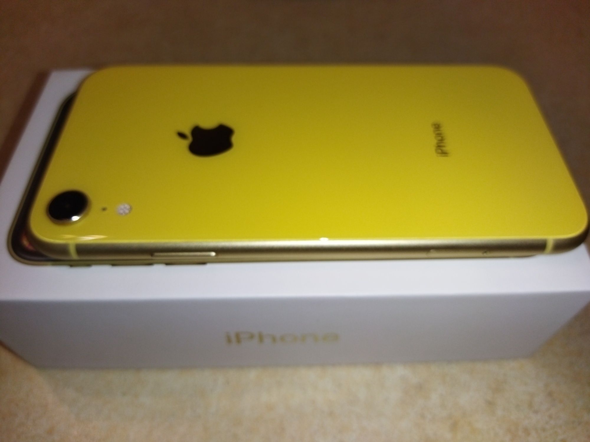 iPhone XR -64 Yellow