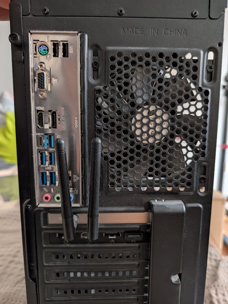Komputer stacjonarny r5 3600, rx 5600 evo