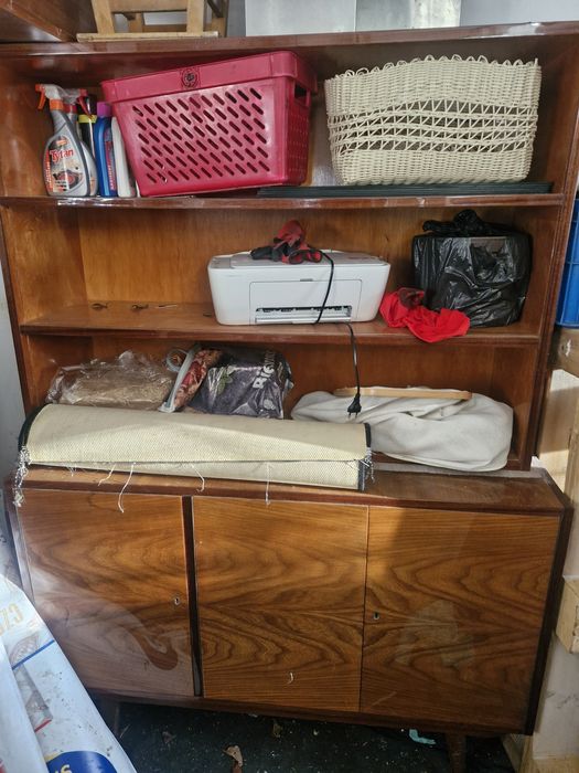 Kredens prl do odnowienia