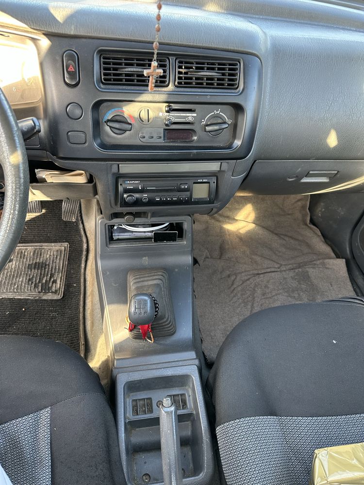 Mitsubishi L200 1 proprietario 121000 mil quilómetros
