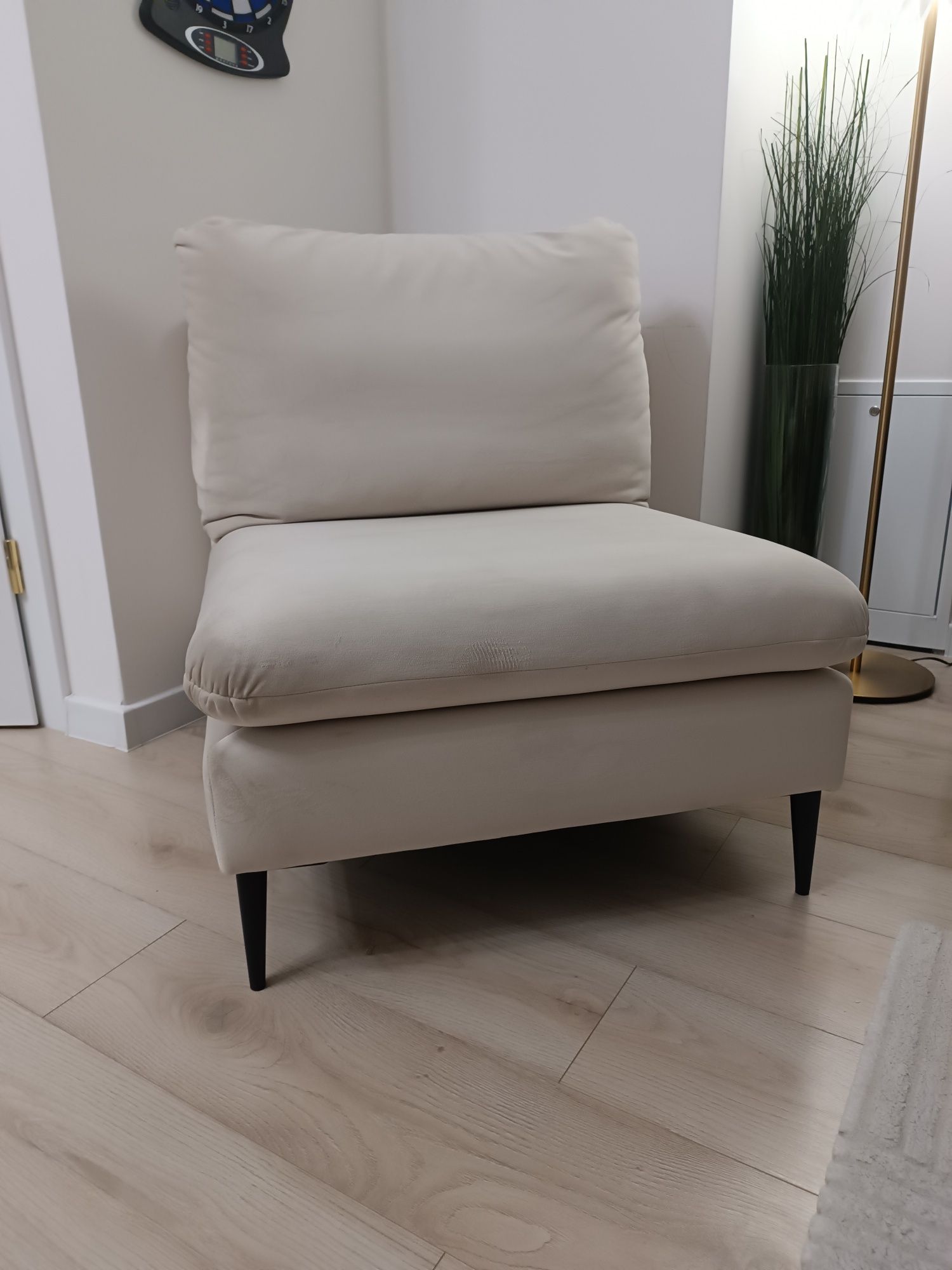 Fotel lezanka sofa jednoosobowa szezlong bezowy welur