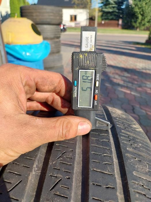 Opony Całoroczne Pirelli 225/40R19 93H Run Flat