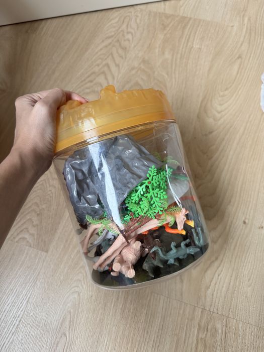 Набір тварин в коробці, дикі тварини набір