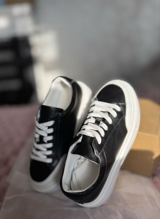 Кросівки Жіночі «Нові»