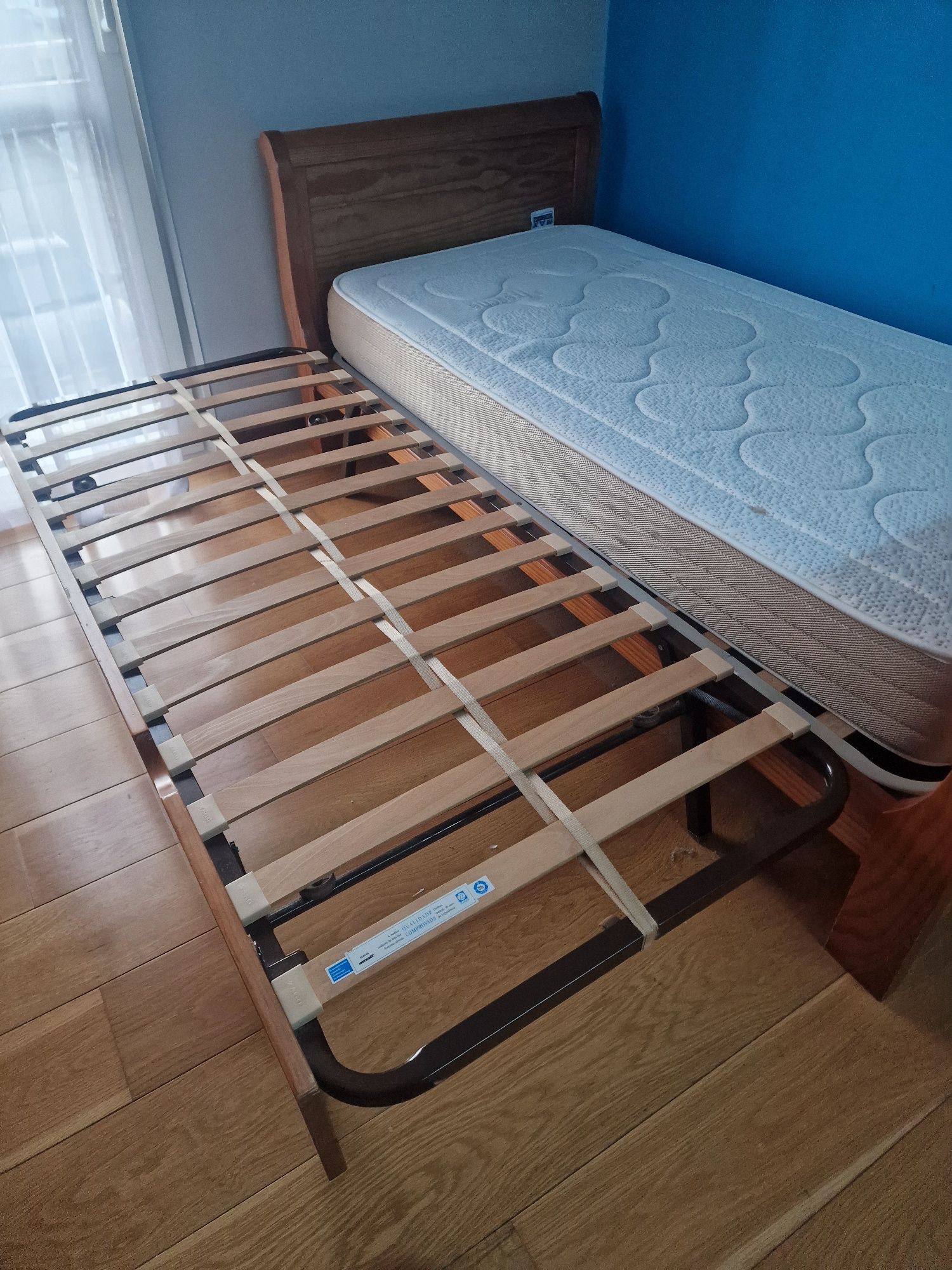Cama de solteiro em estilo "barco"