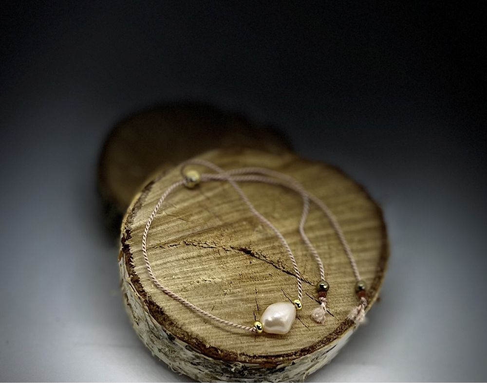 Bransoletka damska naturalna perła słodkowodna na jedwabnej nici