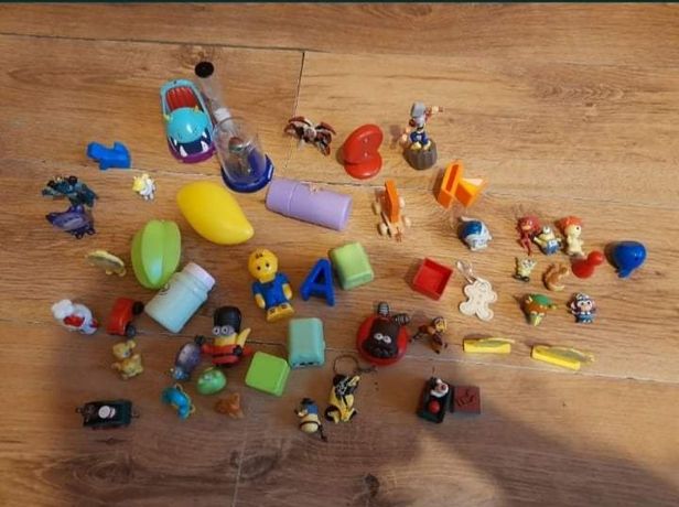 Mix zabawek 50 szt zwierzeta Samochód litery minionki nagrody