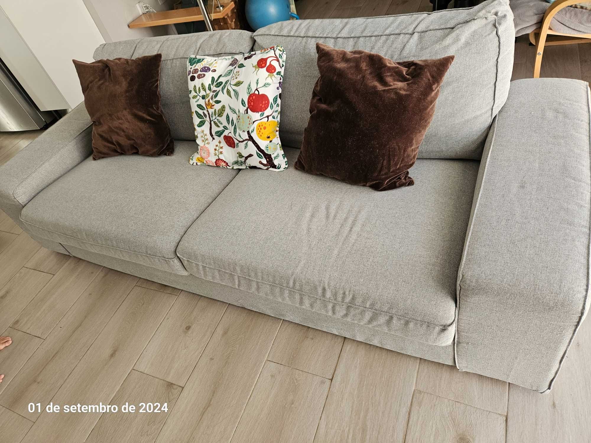 Vendo sofá com 3 lugares com oferta da capa