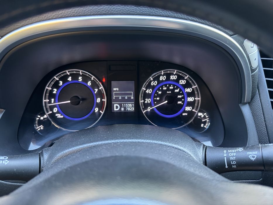 Infiniti QX70 3,7 газ/бенз 2013