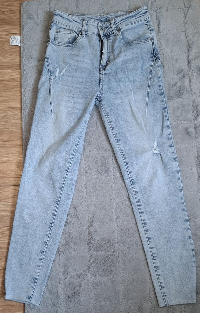 Nowe jasne jeansy damskie z przetarciami – skinny fit