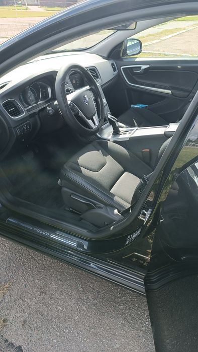 Автомобіль Volvo V60 D4