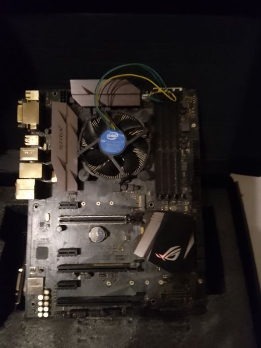 ASUS Strix Z270H Gaming (3 way SLI assim como 3 way crossfire)