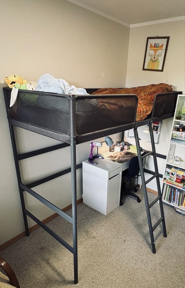 Łóżko piętrowe IKEA TUFFING 90x200 + biurko IKEA MICKE 105x50 GRATIS