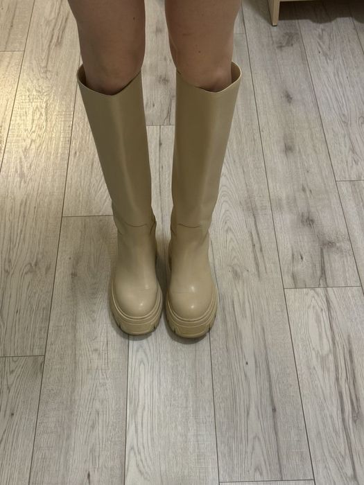 Сапоги від бренду H&M