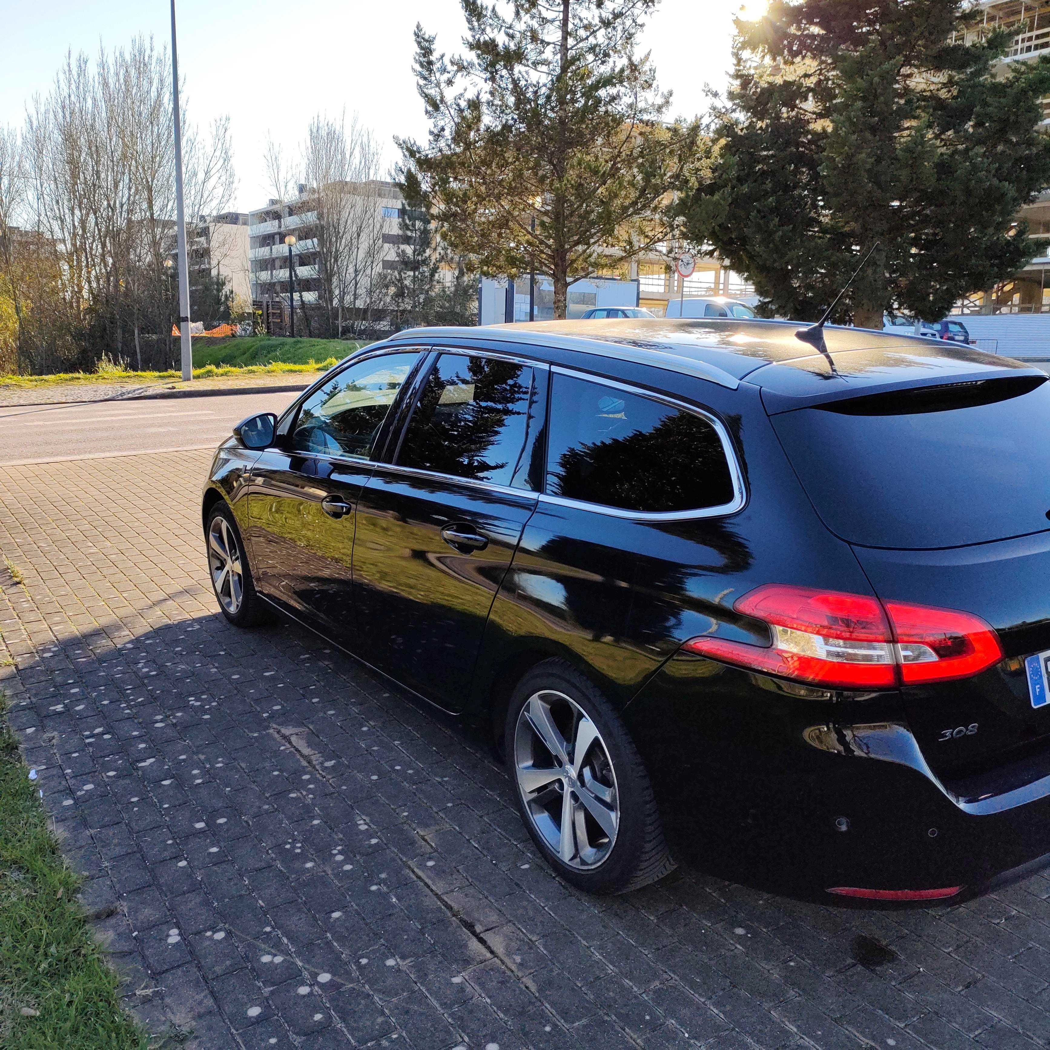 Carro como novo com muitos extras muito econômico