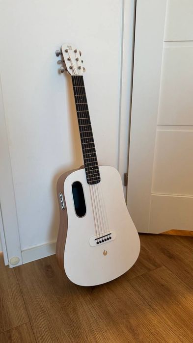 Lava Music Blue Lava Original Freebost White gitara z elektroniką