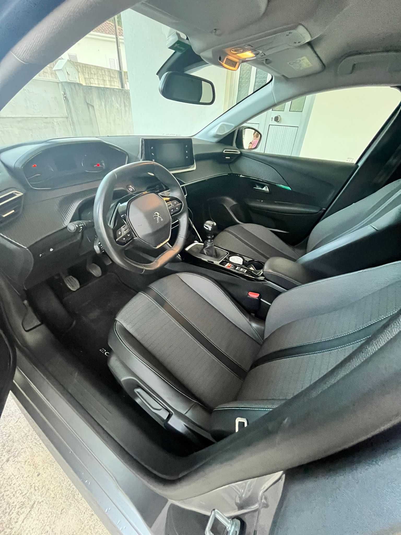 Peugeot 208 Allure 100cv - 6 Velocidades