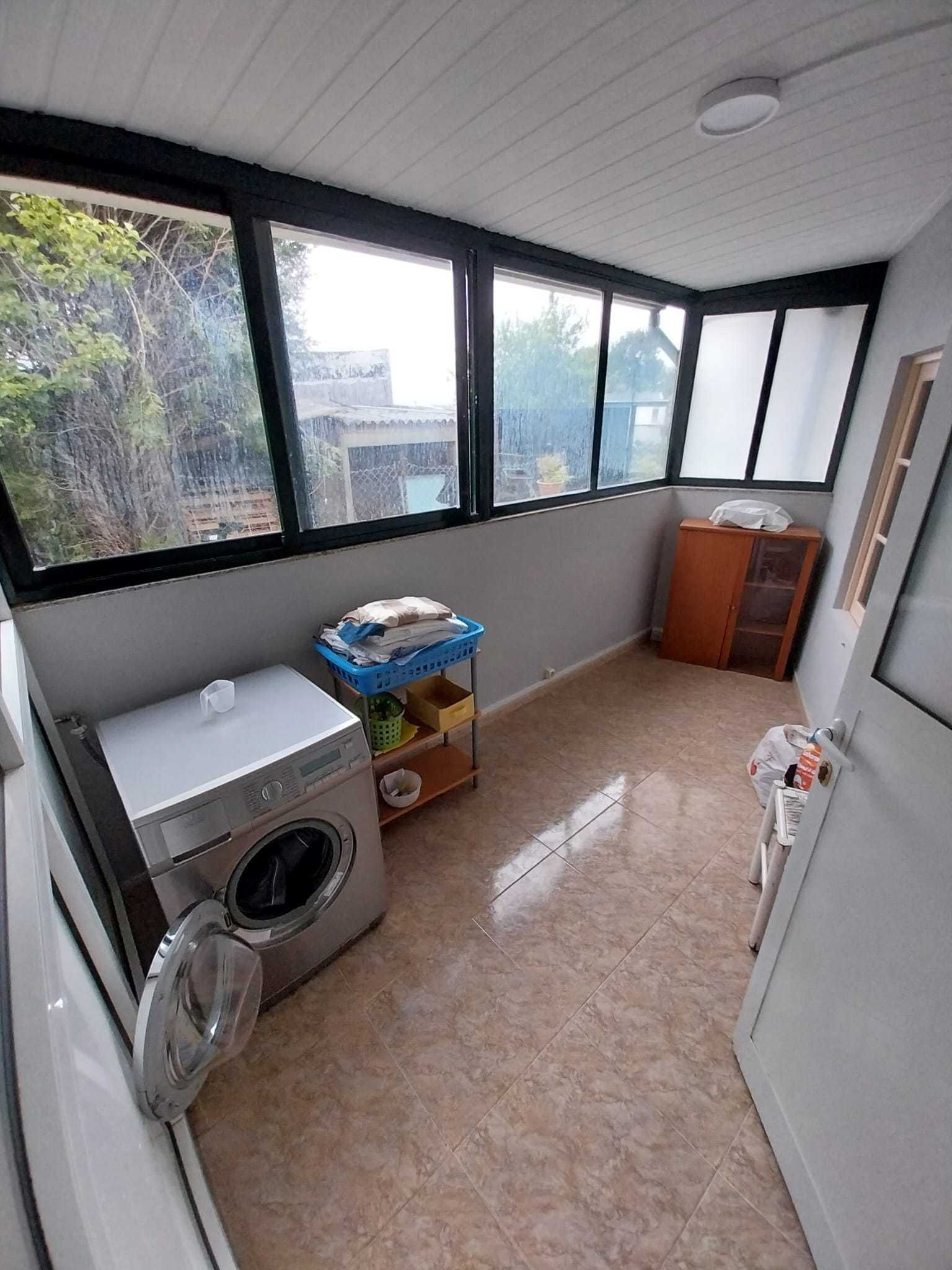 Arrendo quartos a senhora/menina em Leça do Balio - rua principal