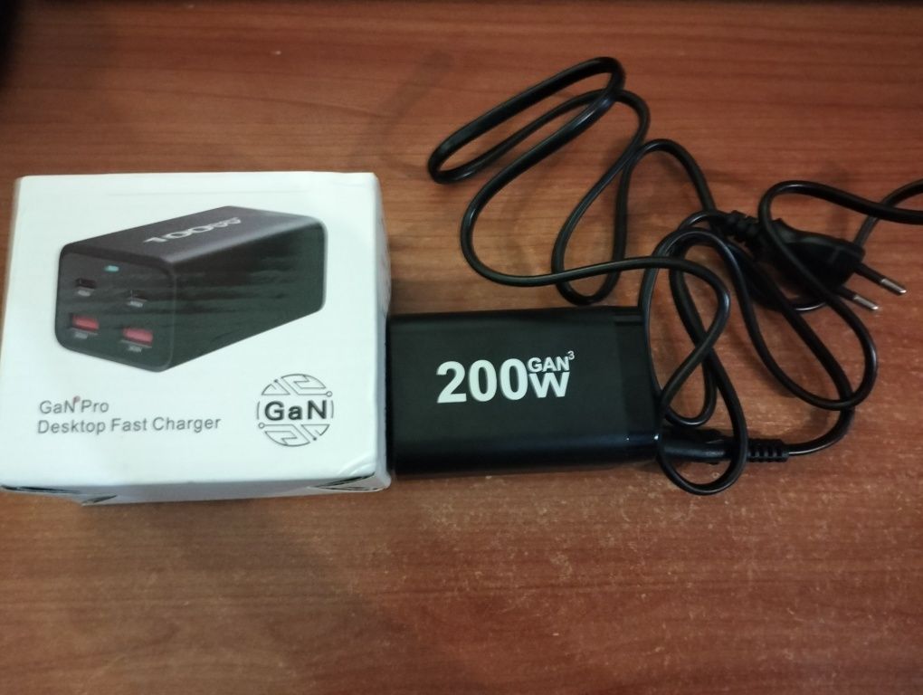 Carregador universal de secretária da cor preto, GaN 200W