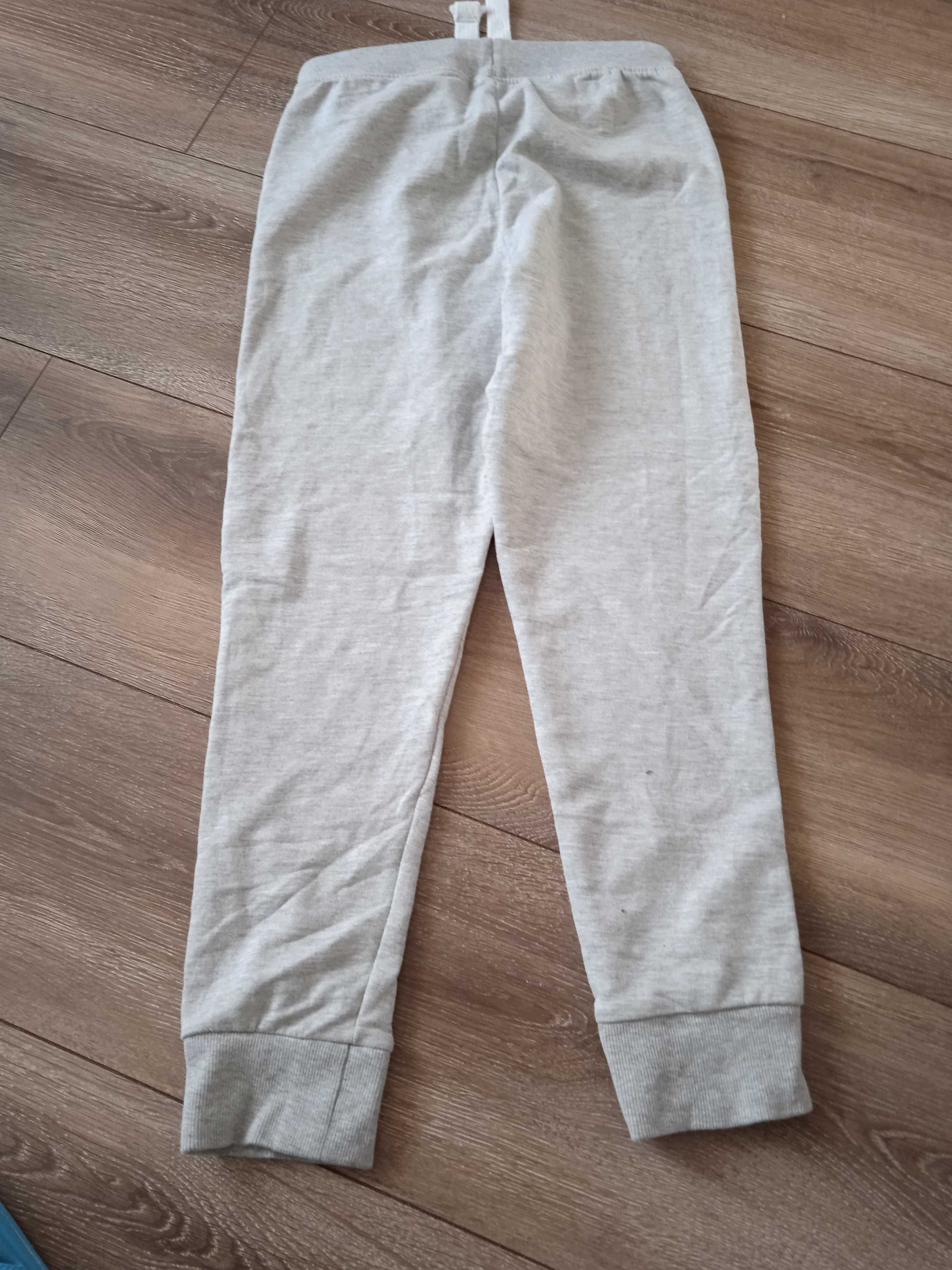Spodnie dresowe/ 4szt + jeansy 134/dla dziewczynki