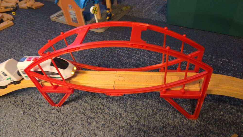 Most do torów z drewna