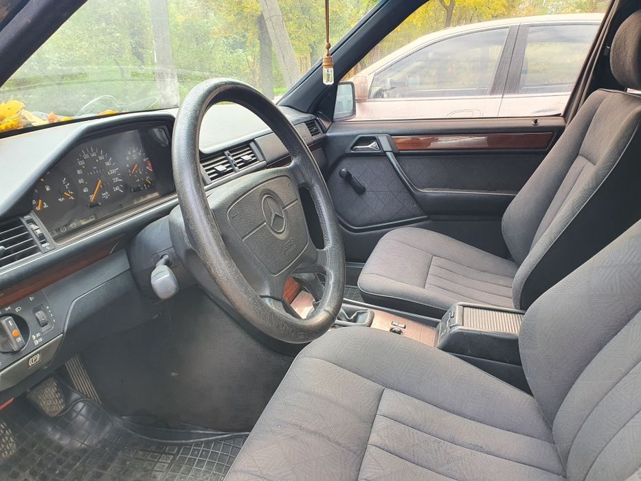 Мерседес E200. Mercedes-Benz 124