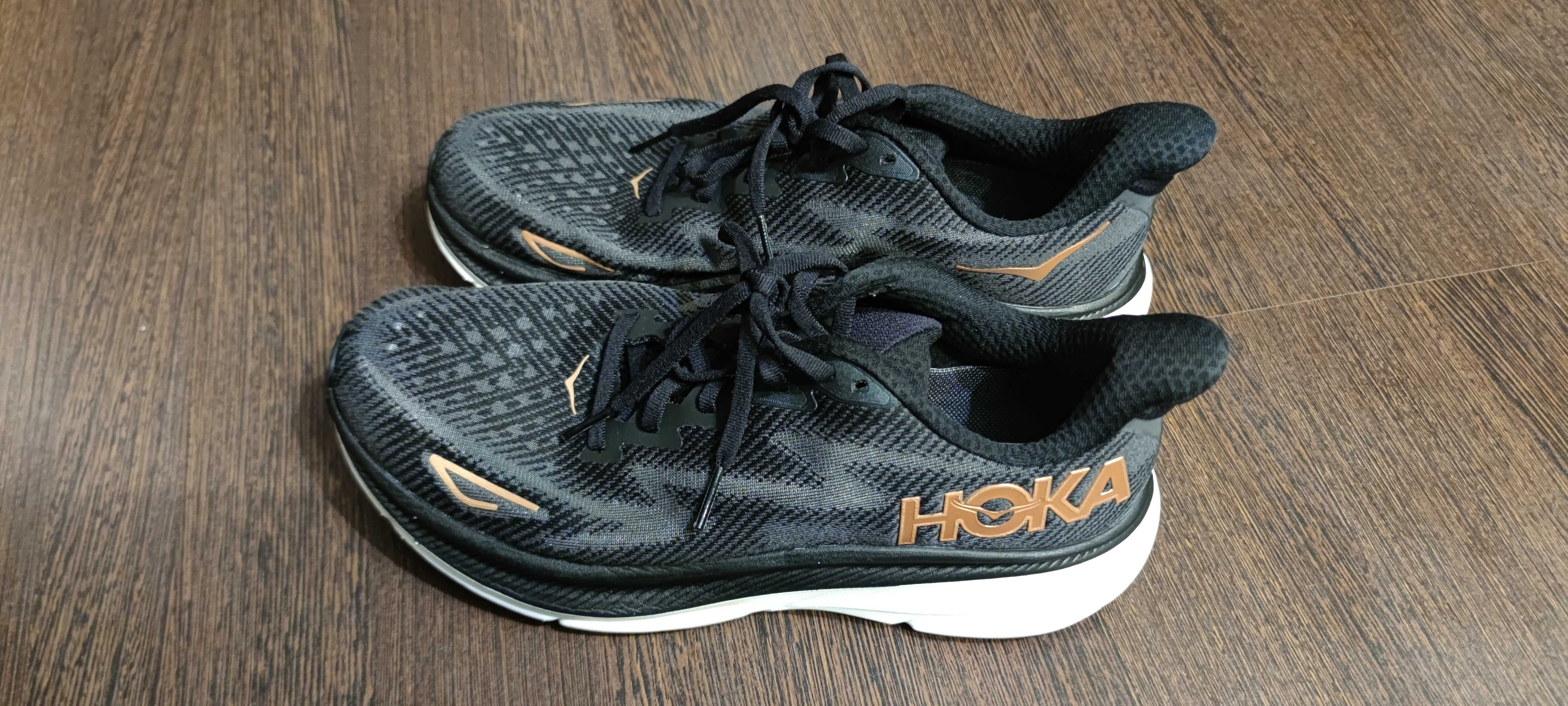 Кросівки Hoka Clifton 9.   Р 41 1/3.  26см
