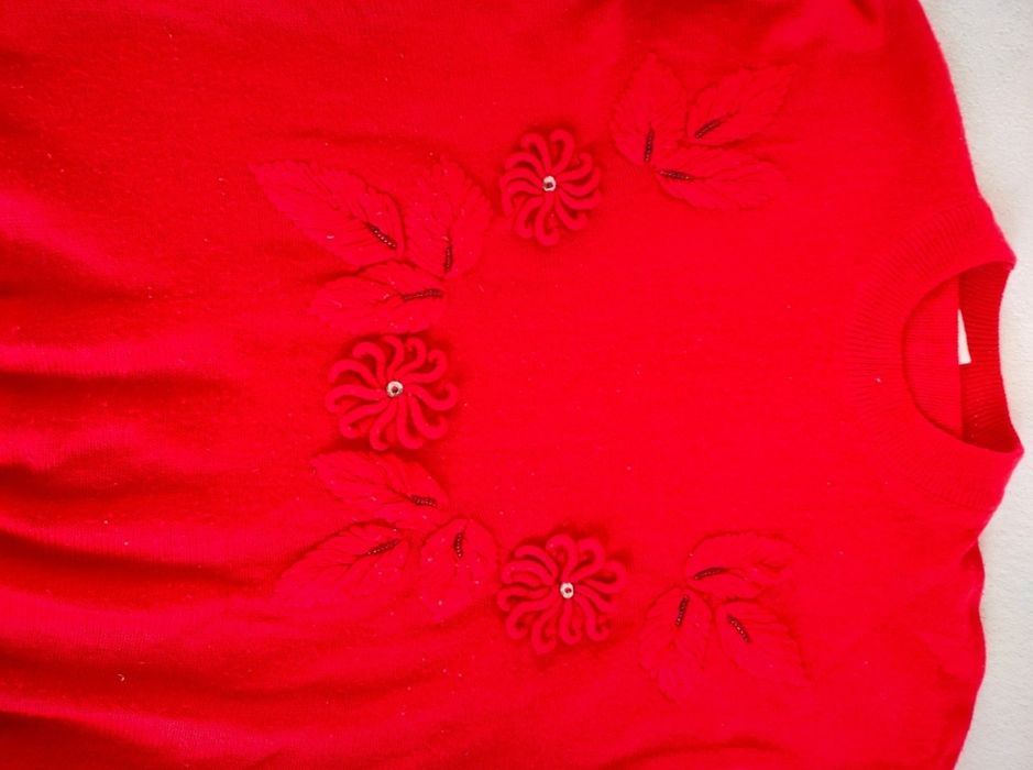 Czerwony lekki sweter