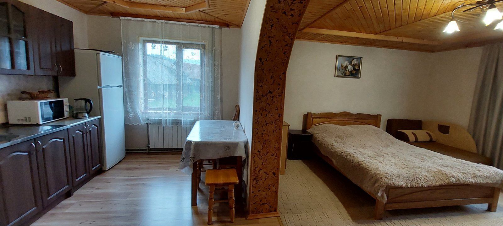 Відпочинок в Карпатах котедж "Крайка" с.Микуличин .біля річки