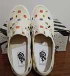 Tênis Vans bege com bandeiras