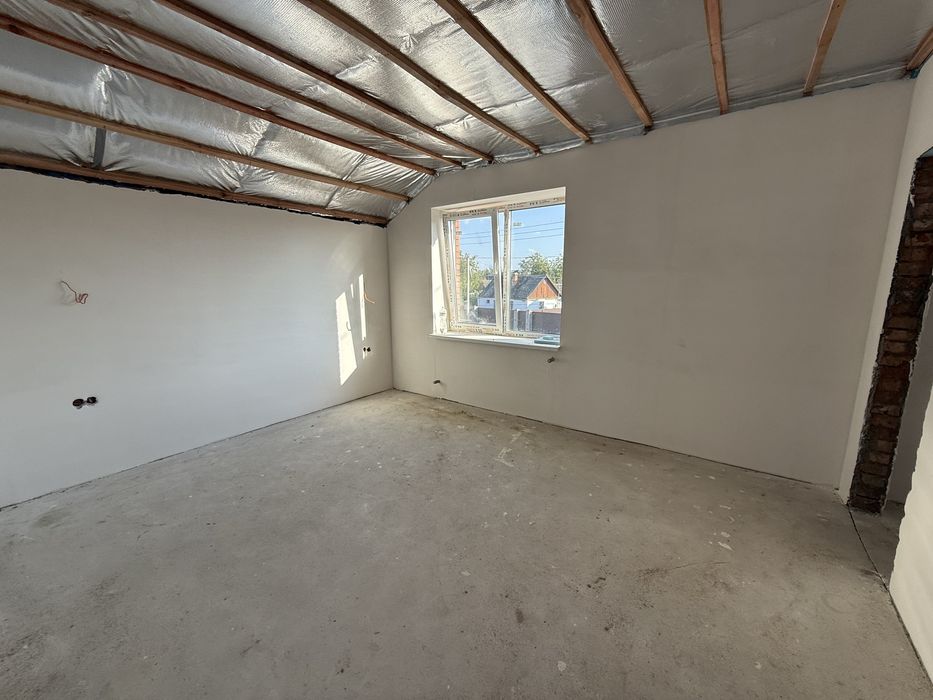 Продаж 2-поверхового будинку