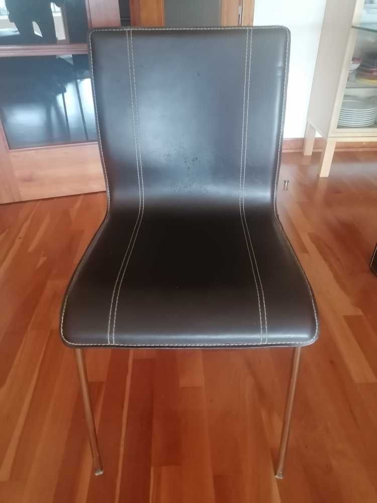 Mesa extensível (90*160/200) + 4 cadeiras