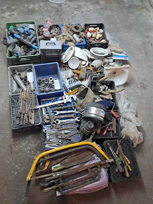 Narzędzia mix. Klucze, piły, wiertła, śruby. Wyprzedaż garażowa.