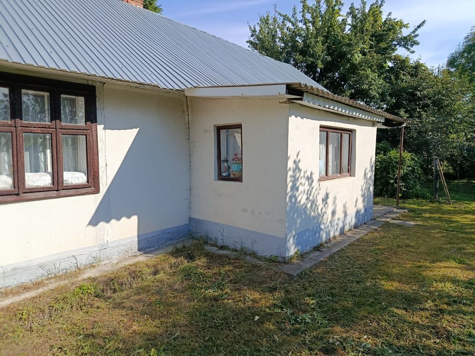 с.Дернів. Продається житловий будинок із земельною ділянкою 18 сотих