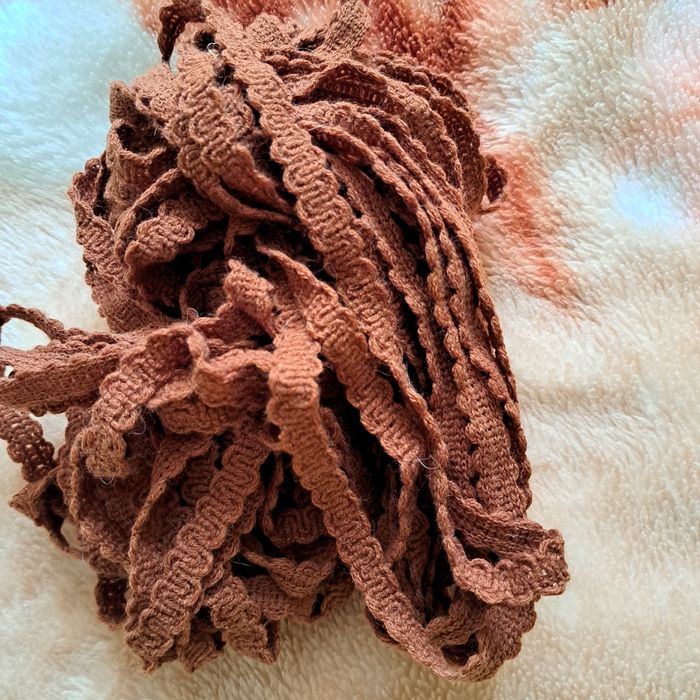 Тесьма шерстяна продам