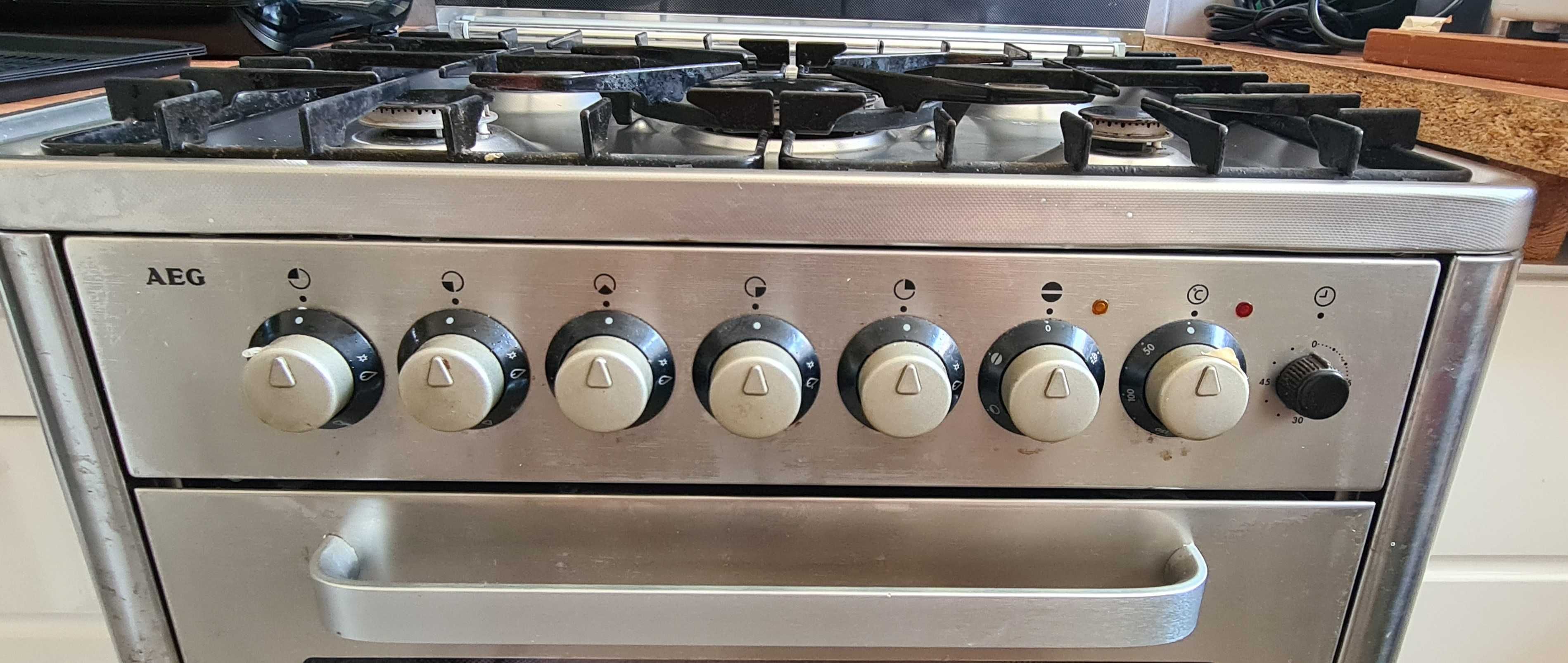 Fogao a Gás com forno elétrico AEG...digno de um Chef!
