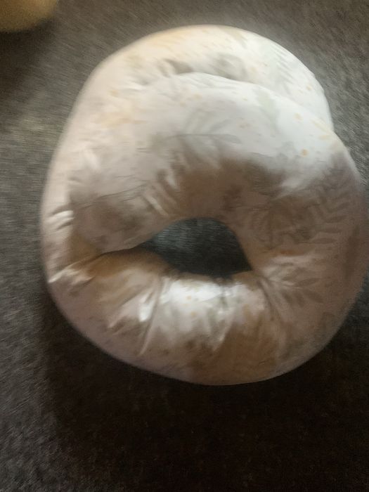 Róg dla ciezarnej poduszka zwijak