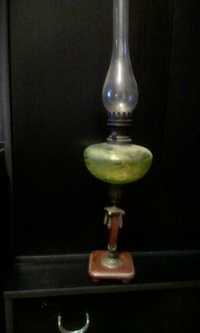 Старая керосиновая лампа