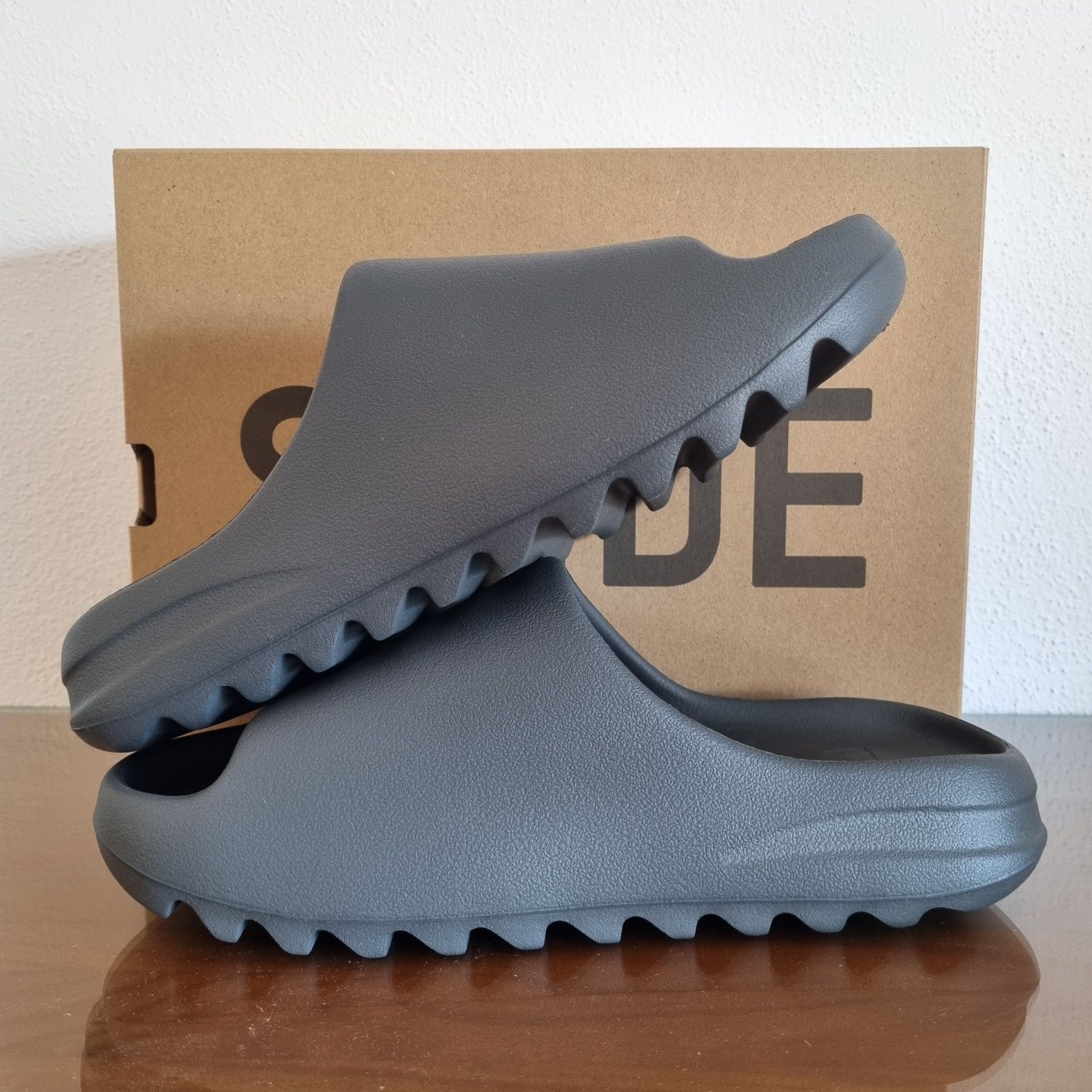 Yeezy Slide "Granite" - Tamanho 43