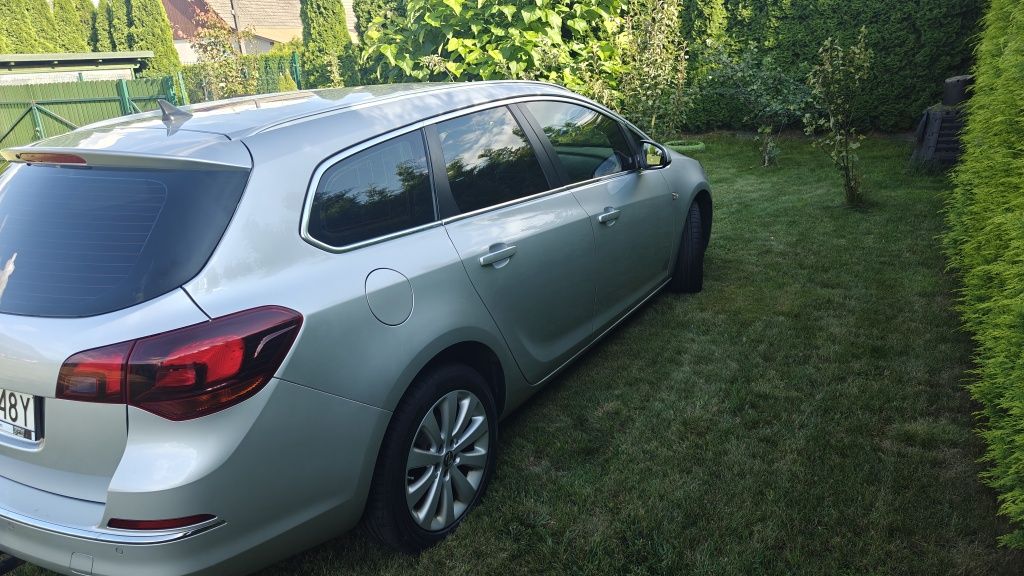 Opel Astra J 1.4 140 KM