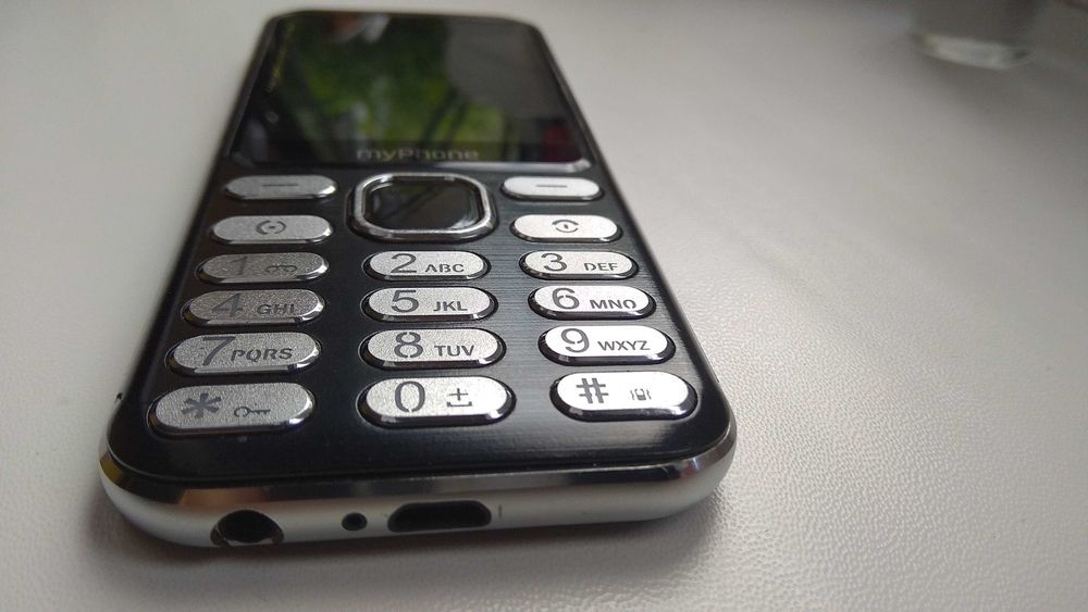 Telefon MyPhone maestro, idealny dla osób starszych.