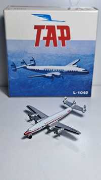 Lockheed L-1049 Super Constellation TAP air Portugal 1:600