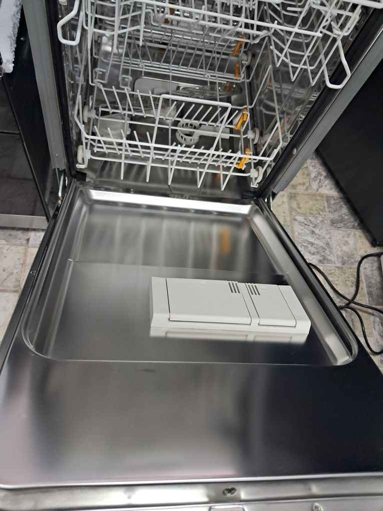 Посудомийна машина MIELE G4820, німеччина