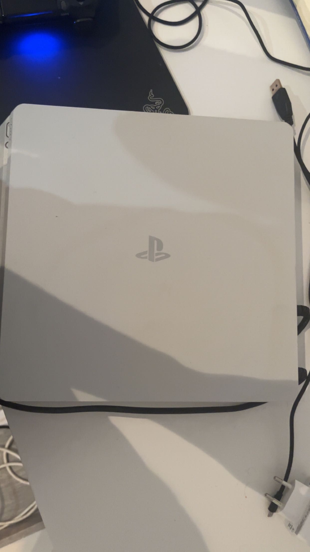 Sony Playstation 4 Slim 500GB com controle