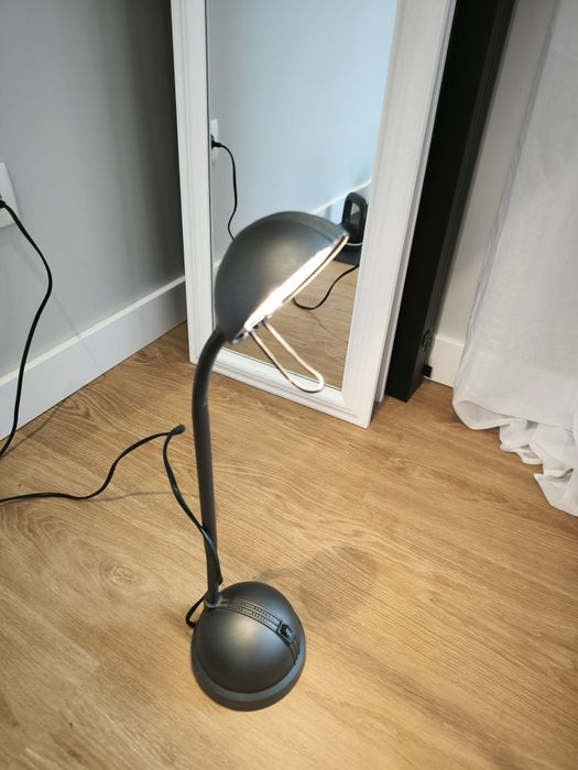 Candeeiro de mesa, c/regulação de luz e posição.Impecável. Negociável.