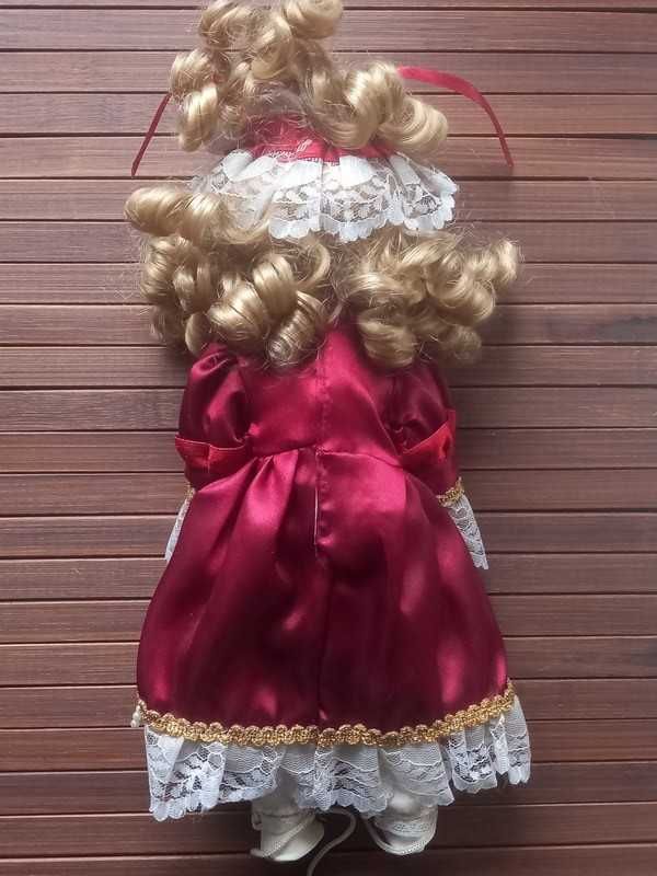 Kolekcjonerska porcelanowa lalka