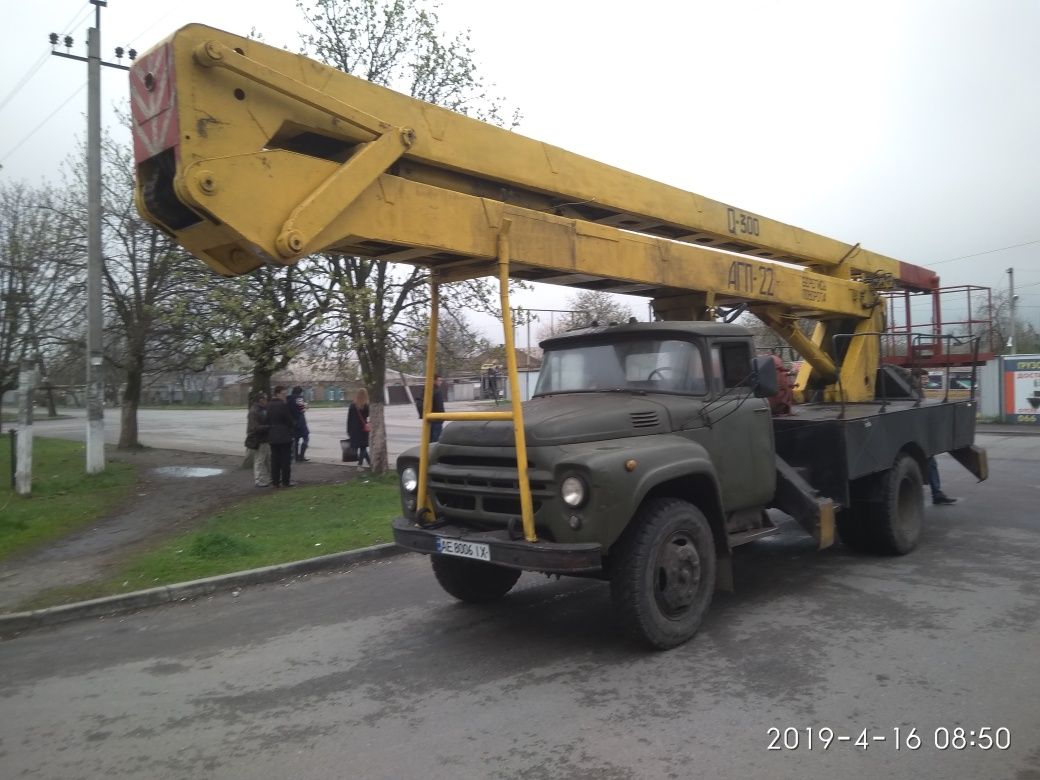 Аренда Автовышки,Спил деревьев любой сложности. Авто для свадьбы.