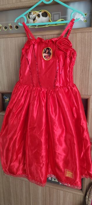 Bal przebierańców czerwona sukienka