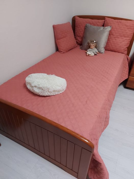 Cama + estrado + mesa cabeceira